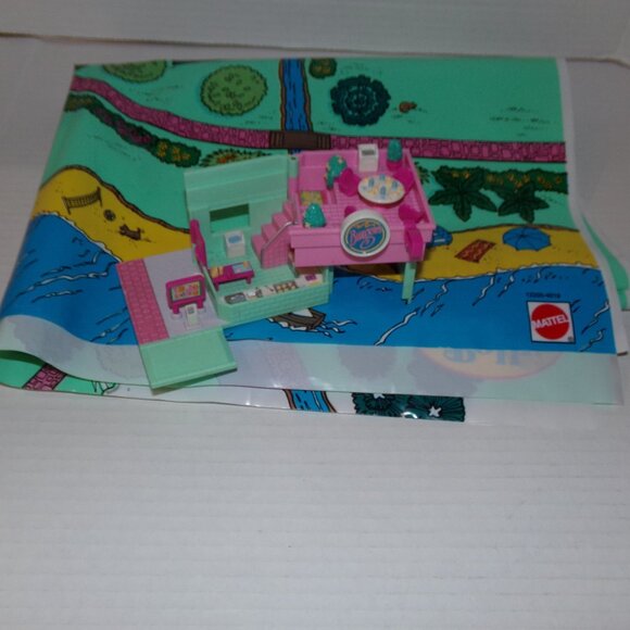 Vintage 1994 Polly Pocket Drive-In Burger Restaurant And Playville Mat - Picture 2 of 16